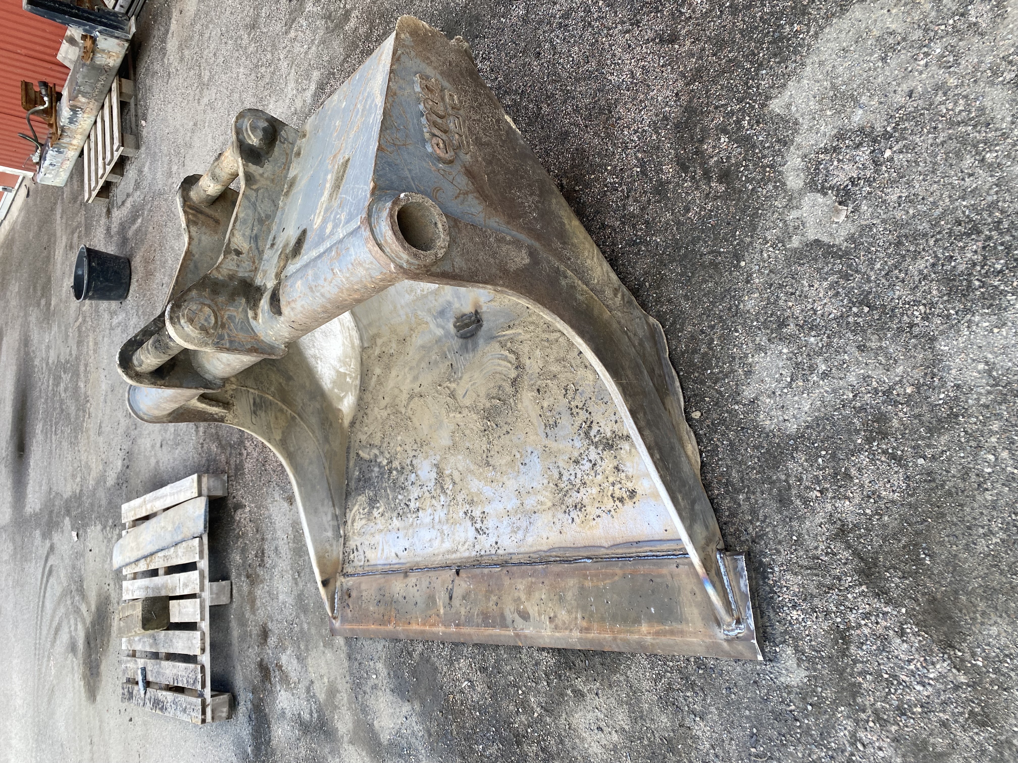 Redskapsreparation CC Smide reparerar och svetsar alla typer av maskiner och skopor.